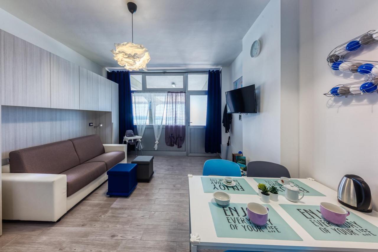 Ferienwohnung Casaviva - Grazioso Bilocale Sul Mare A Ospedaletti Exterior foto