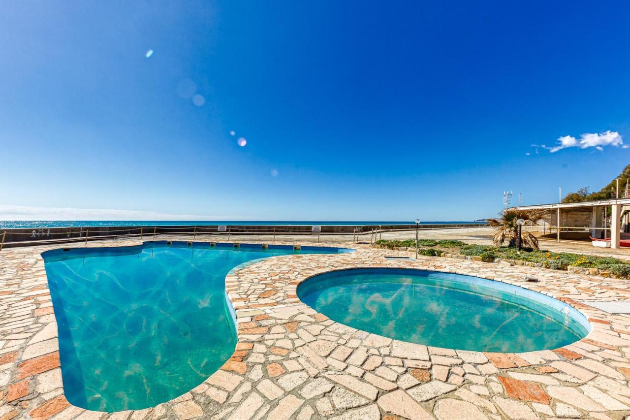 Ferienwohnung Casaviva - Grazioso Bilocale Sul Mare A Ospedaletti Exterior foto