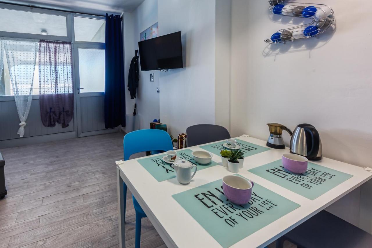 Ferienwohnung Casaviva - Grazioso Bilocale Sul Mare A Ospedaletti Exterior foto