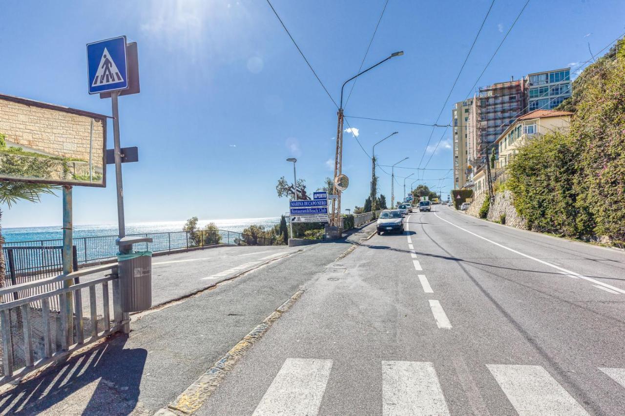 Ferienwohnung Casaviva - Grazioso Bilocale Sul Mare A Ospedaletti Exterior foto